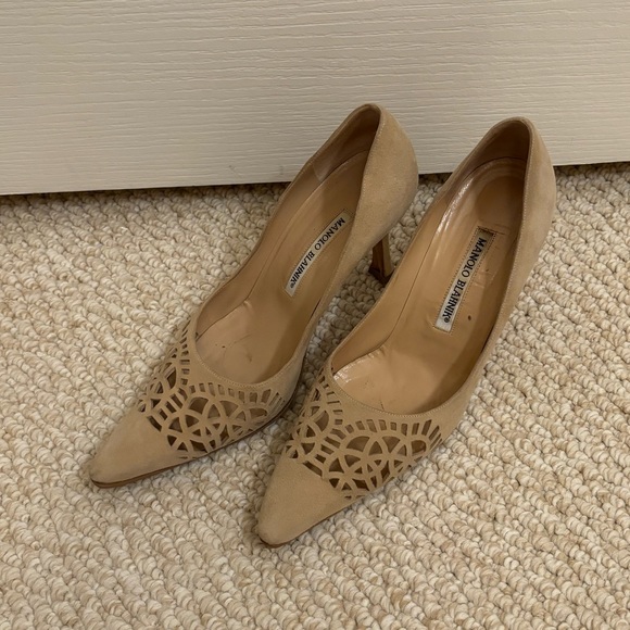 MANOLO BLAHNIK Fiorix Suede Cut Out Heels in Tan - Picture 4 of 7